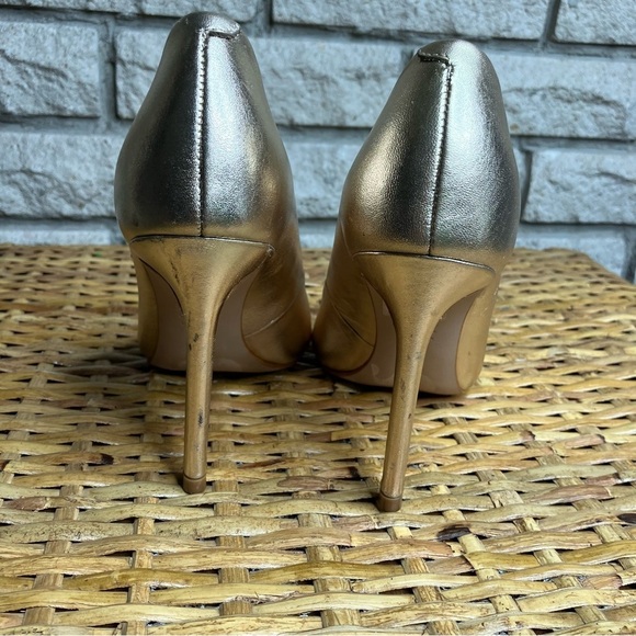 Shcutz Gold Pumps - Picture 4 of 8